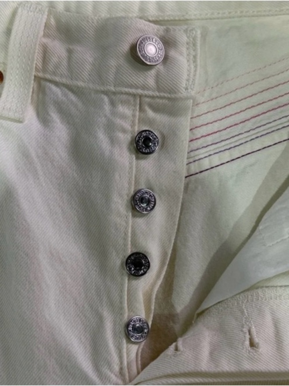 Real Levi’s Ribcage Super High Rise 70s Rear Chevron V Stitching-Button Fly - Picture 15 of 16